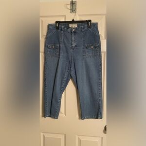 Mountain Lake Jean Company Stretch denim capris with multiple pockets